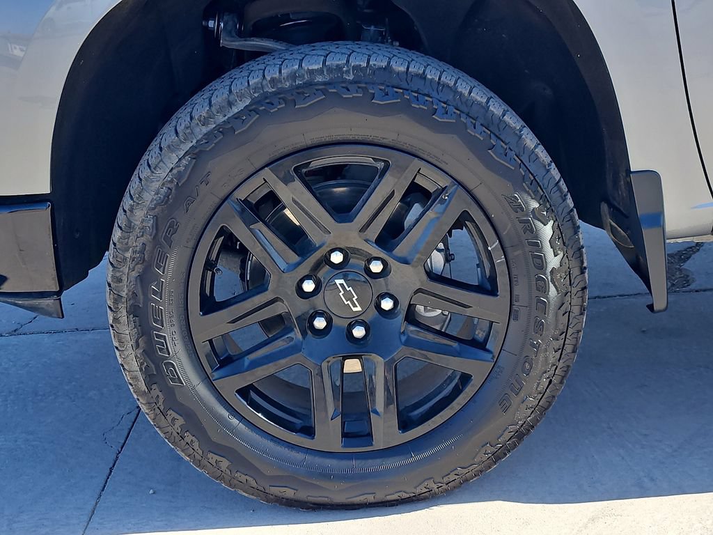 Used 2025 Chevrolet Silverado 1500 Custom Trail Boss w/ Turbomax Blackout Package AWD/4WD image 9