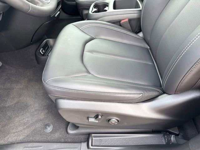New 2026 Chrysler Pacifica Select image 22
