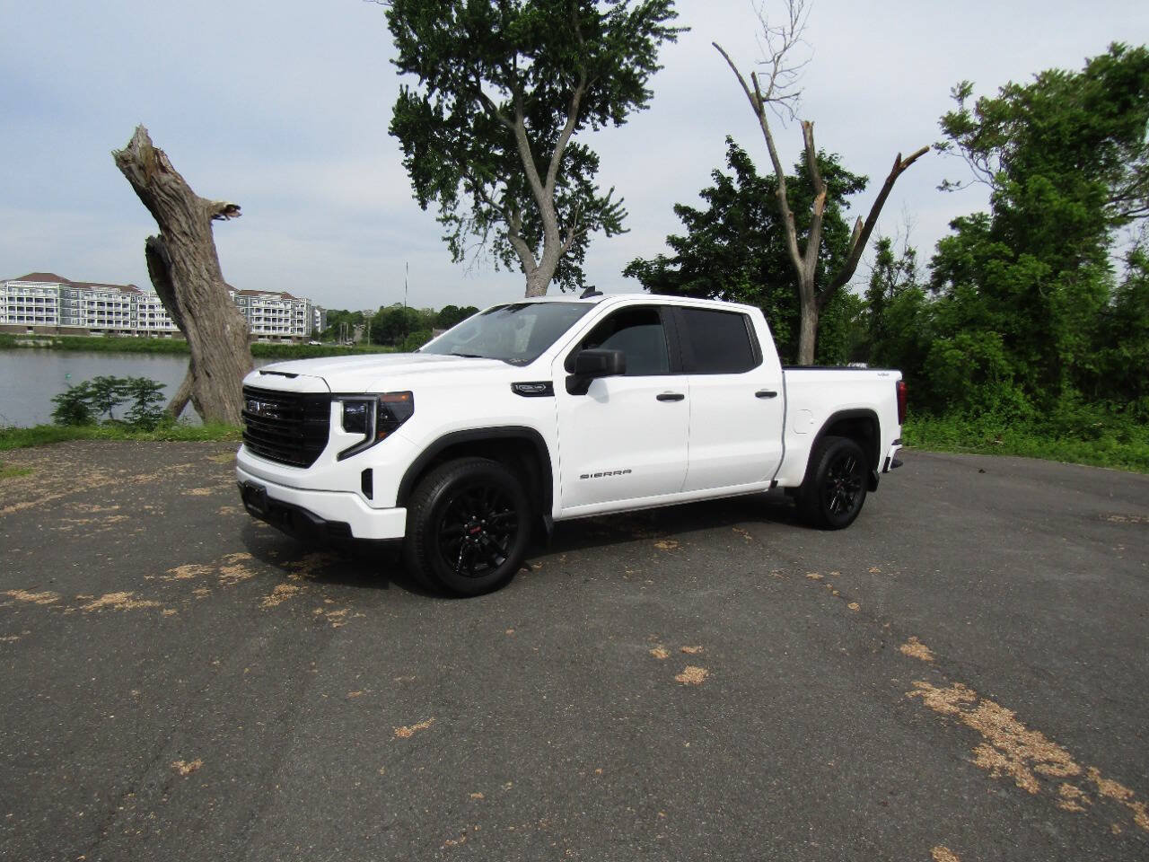 Used 2024 GMC Sierra 1500 Pro w/ Graphite Edition AWD/4WD image 33