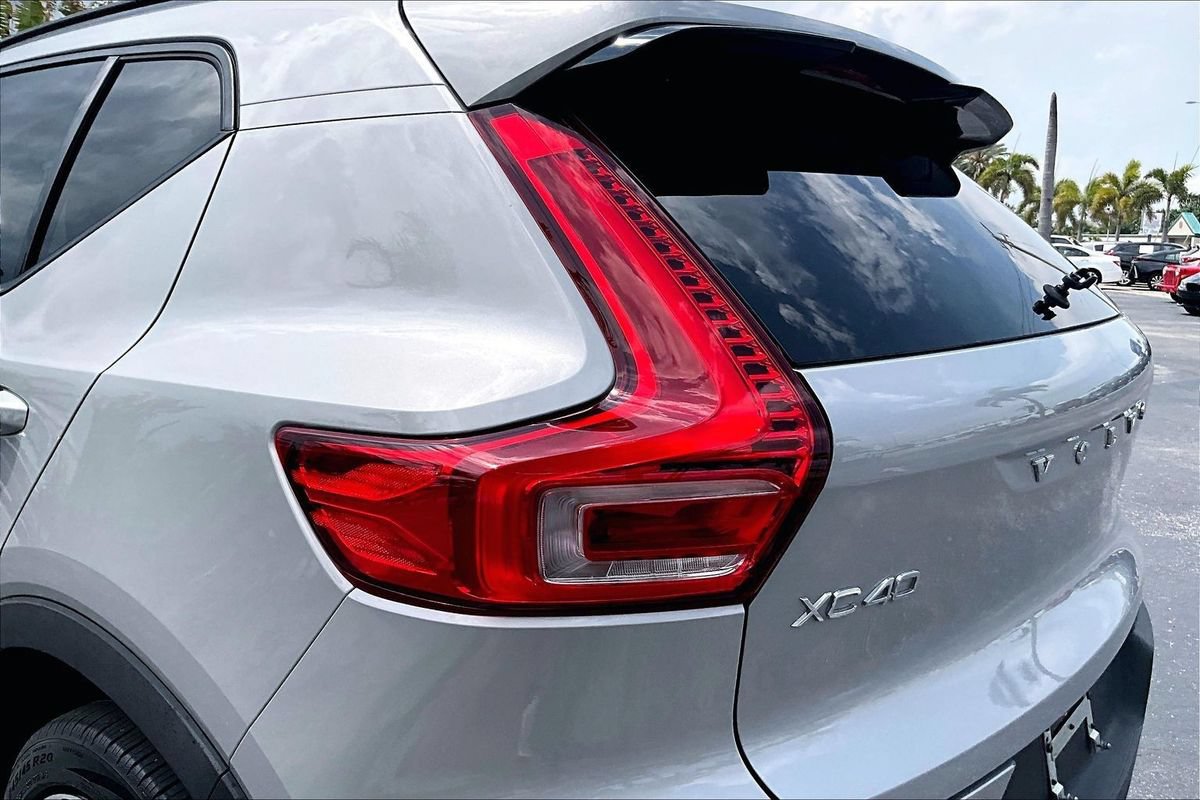 Used 2023 Volvo XC40 B4 Ultimate w/ Protection Package Premier FWD image 23