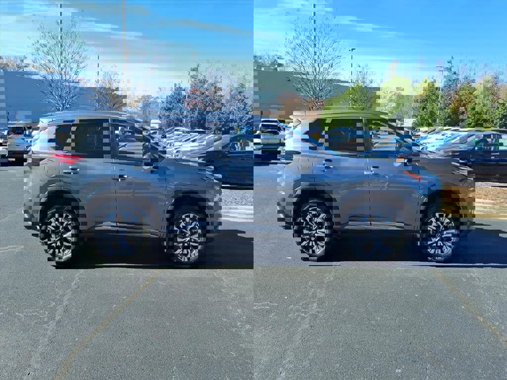 Used 2023 Nissan Rogue SV image 26