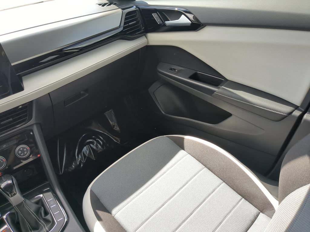 Certified 2025 Volkswagen Taos S FWD image 14