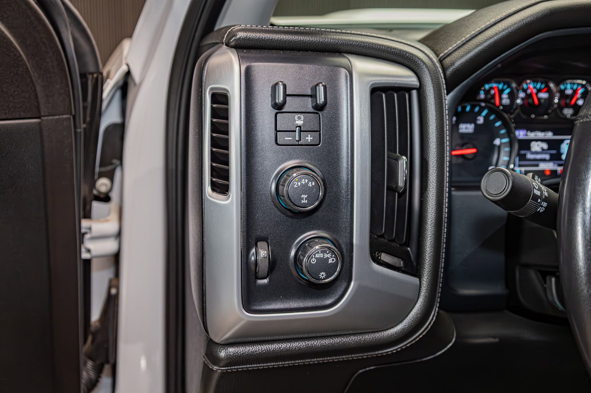 Used 2018 GMC Sierra 2500 SLE w/ Suspension Package, Off-Road AWD/4WD image 20