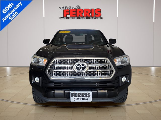 Used 2017 Toyota Tacoma TRD Sport w/ Tow Package (A/T) AWD/4WD image 8