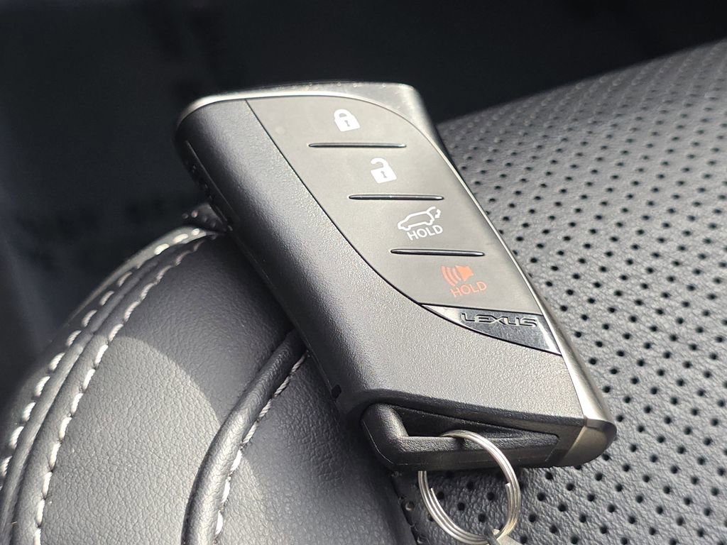 Used 2022 Lexus LX 600 F Sport image 31