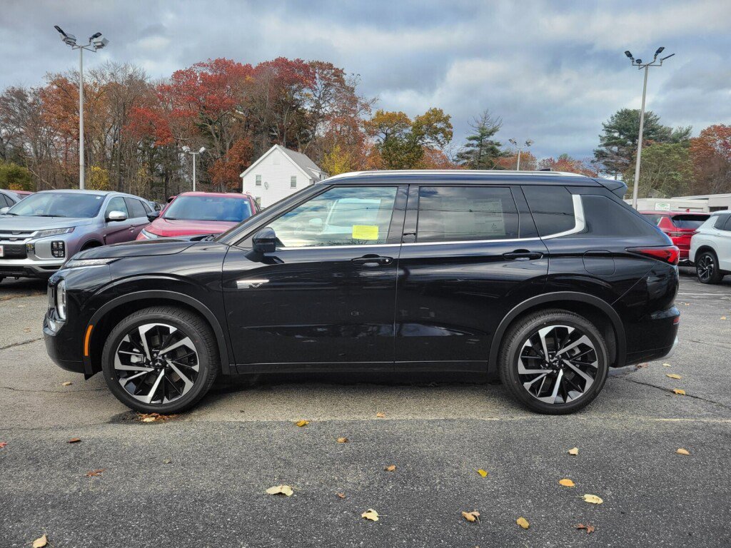 New 2025 Mitsubishi Outlander SEL image 2