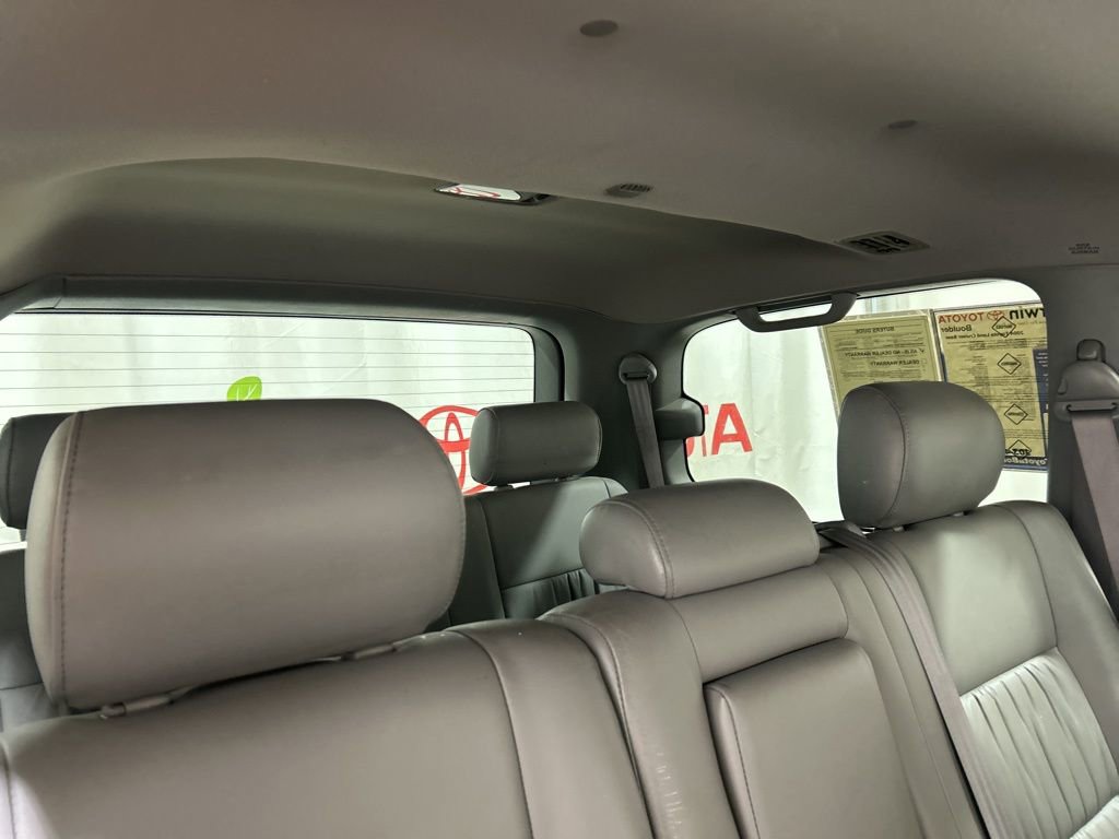 Used 2004 Toyota Land Cruiser image 18
