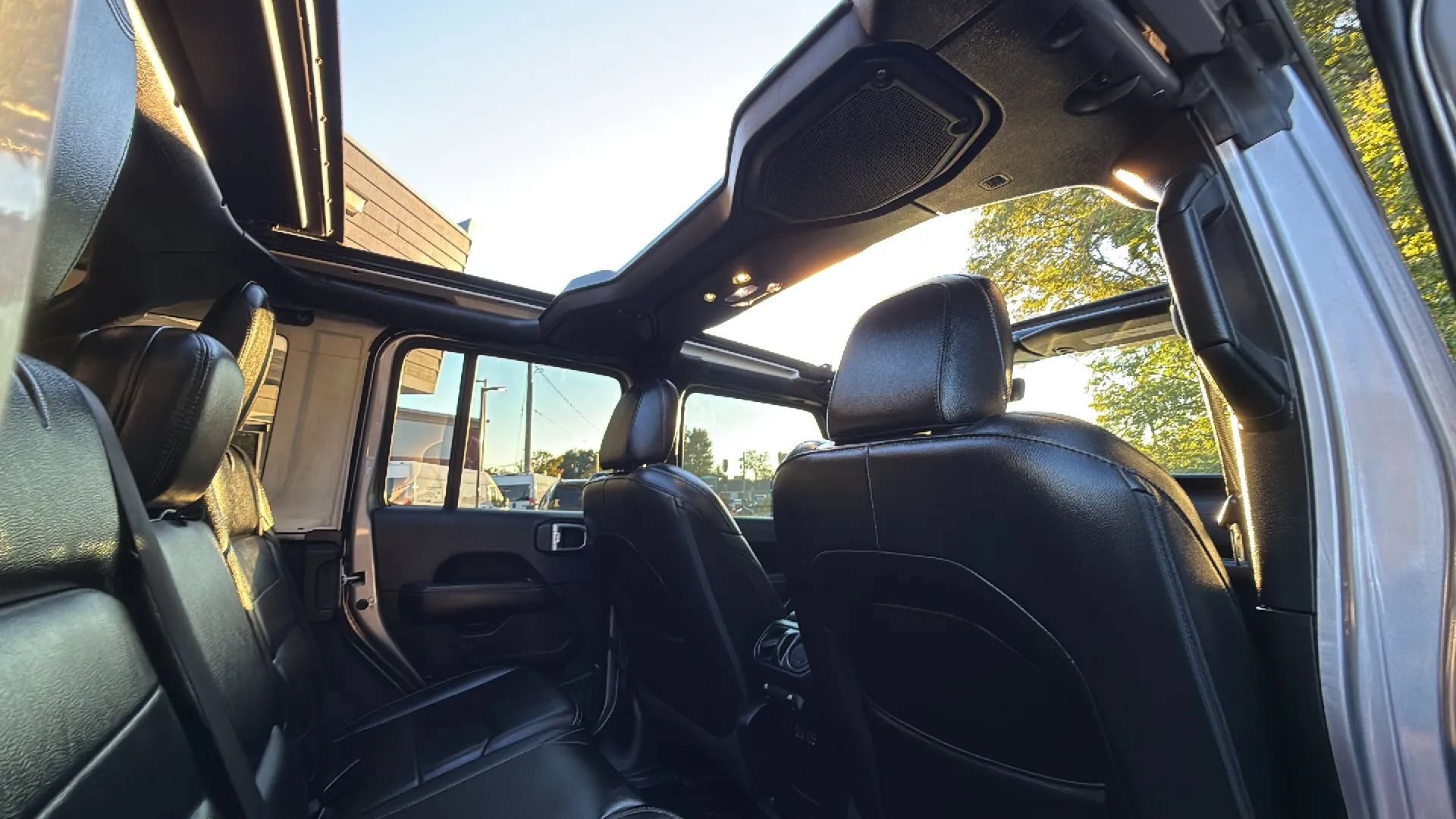 Used 2019 Jeep Wrangler Unlimited Sahara w/ Quick Order Package 24M Moab AWD/4WD image 28