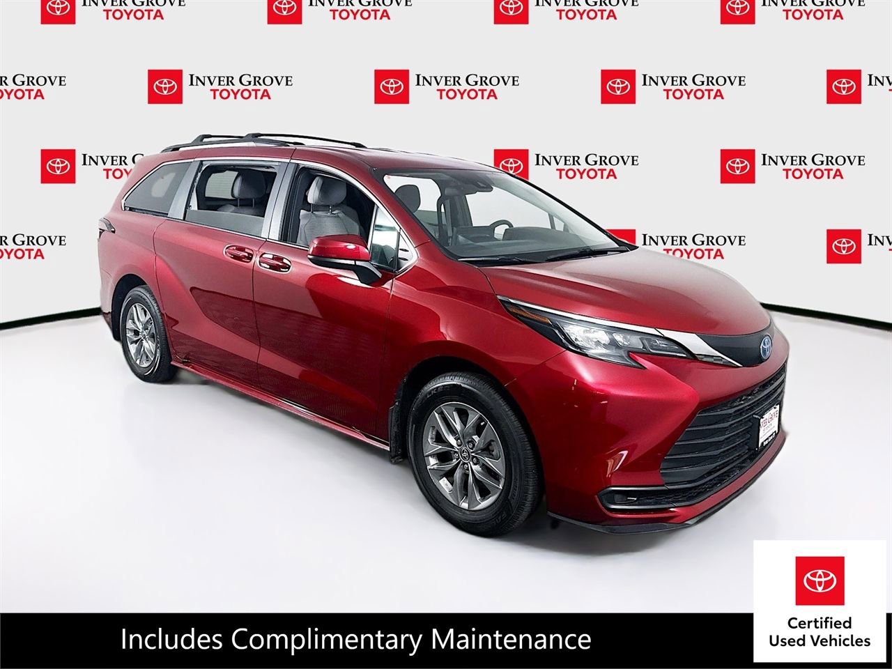 Certified 2025 Toyota Sienna LE AWD/4WD image 3
