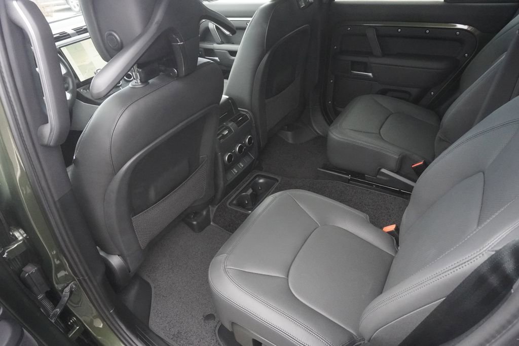 New 2026 Land Rover Defender 130 X-Dynamic SE image 29