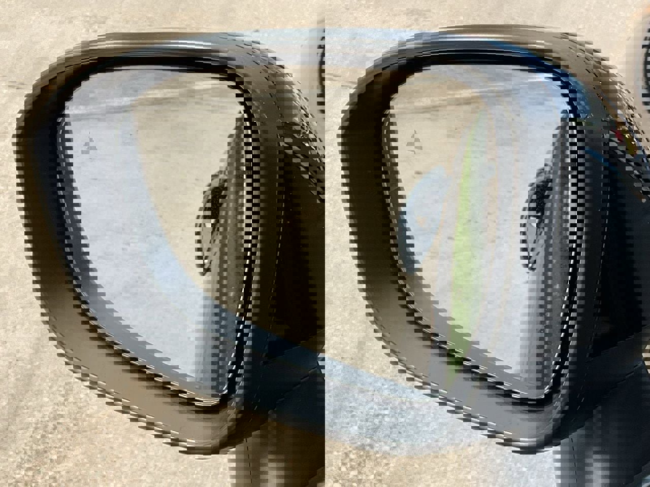 Used 2025 Nissan Rogue SV image 11