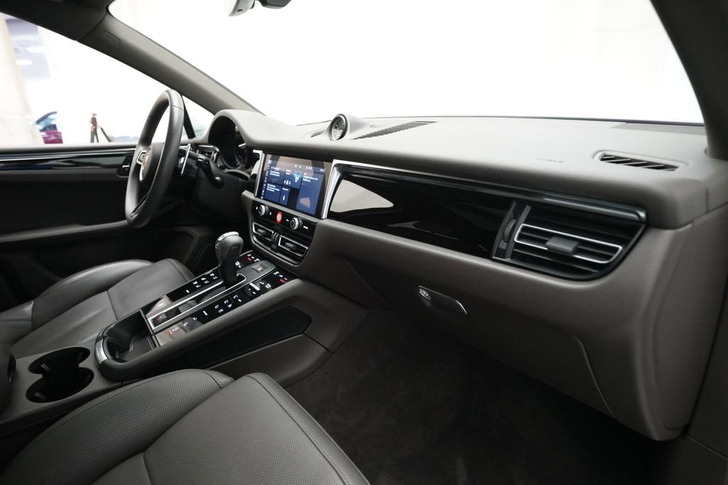 Certified 2023 Porsche Macan image 27