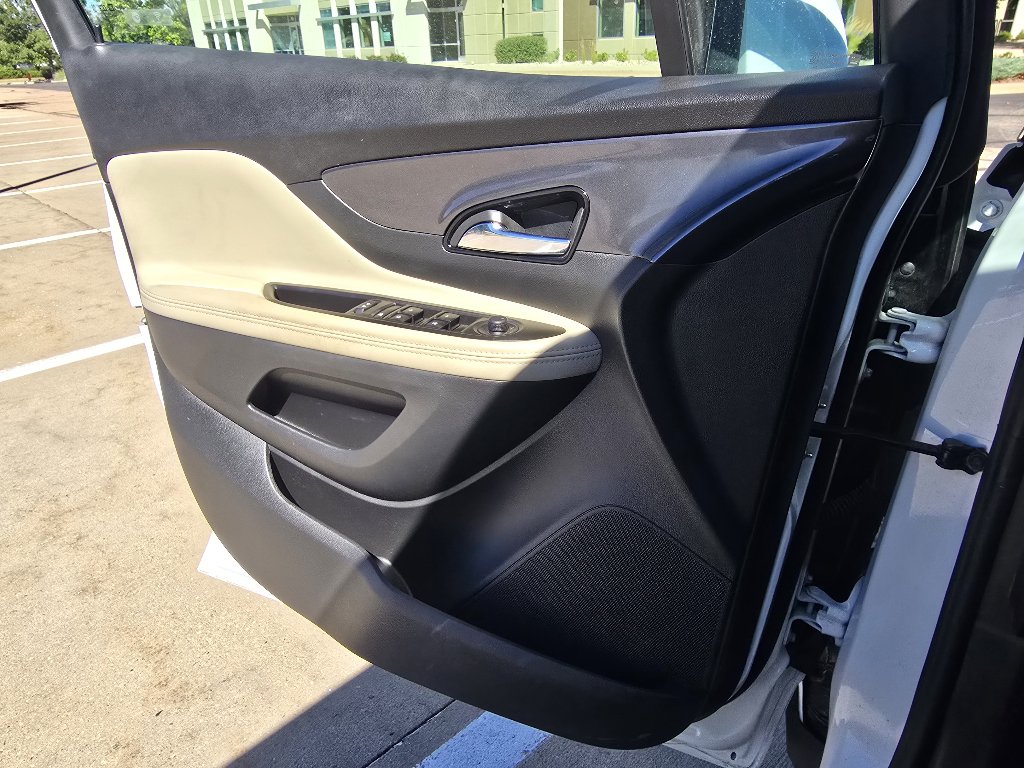 Used 2022 Buick Encore Preferred w/ Safety Package AWD/4WD image 17