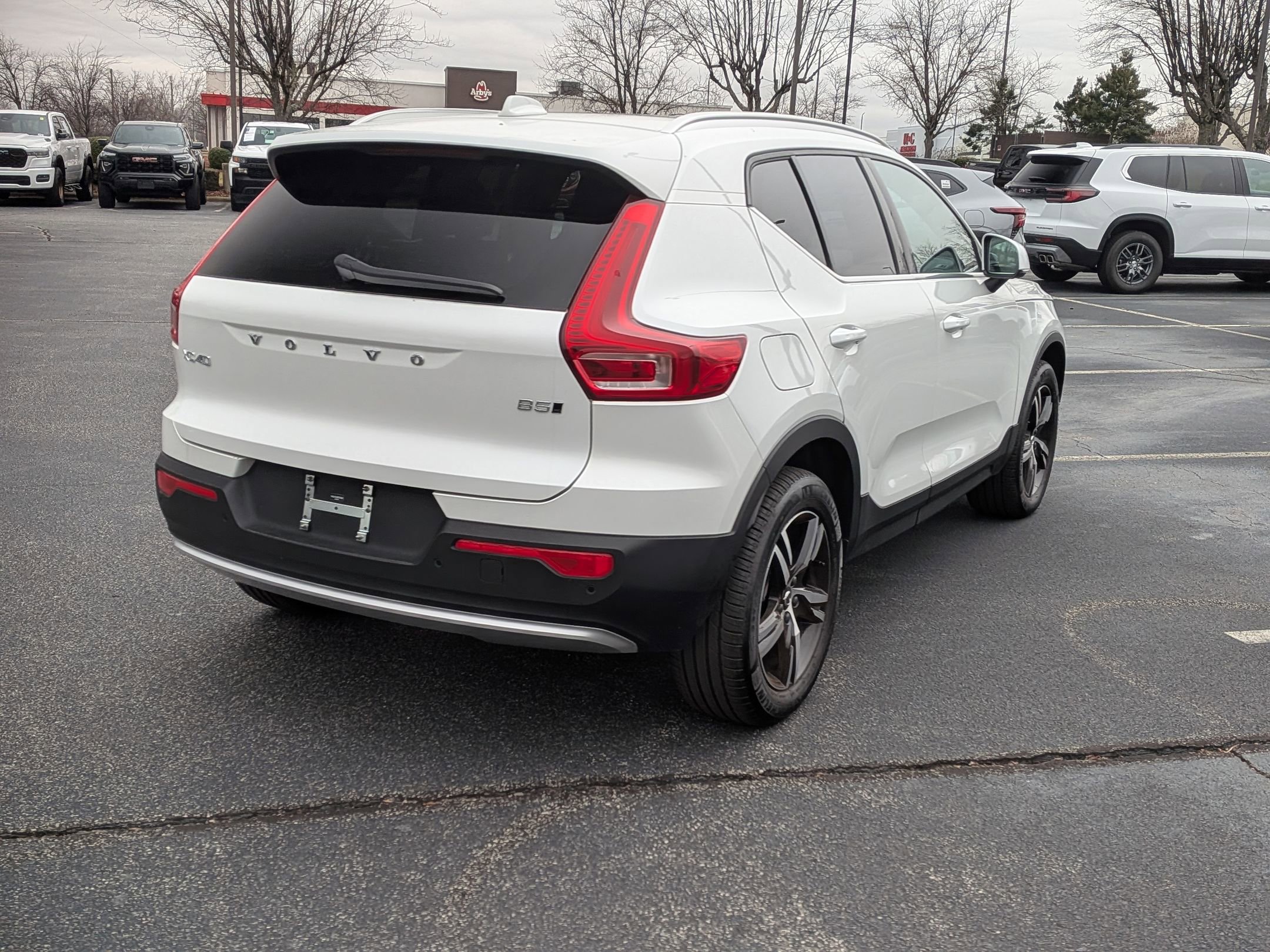 Used 2025 Volvo XC40 B5 Core image 9