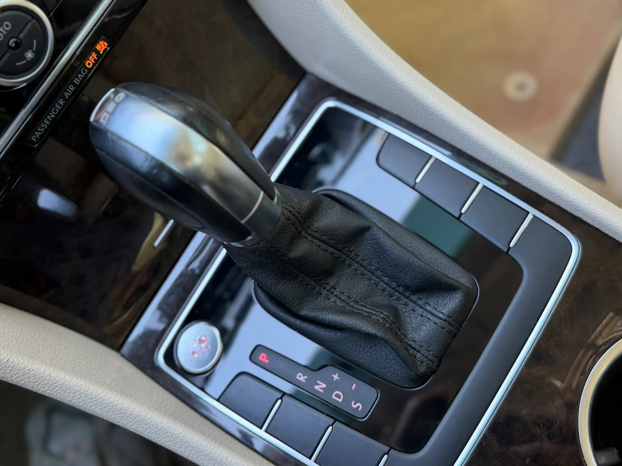 Used 2014 Volkswagen Passat TDI SEL Premium FWD image 31