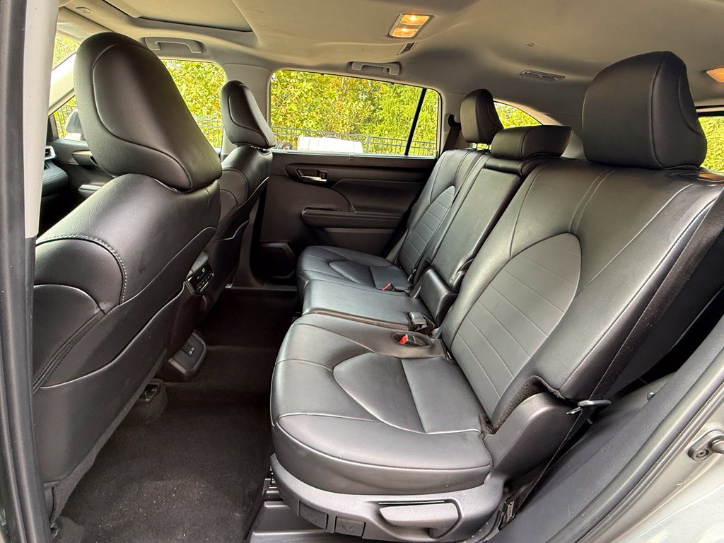 Used 2025 Toyota Highlander XLE AWD/4WD image 33