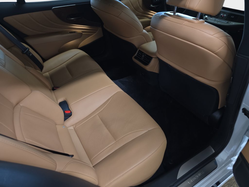 Used 2024 Lexus LS 500 RWD image 16