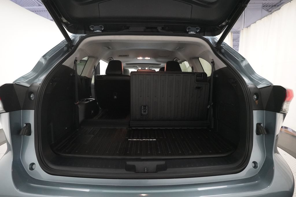 Used 2023 Toyota Highlander Limited AWD/4WD image 10
