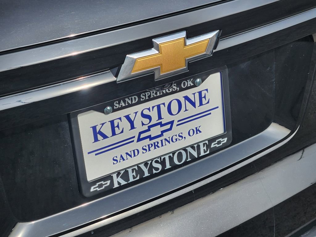 Used 2025 Chevrolet Traverse LT image 11