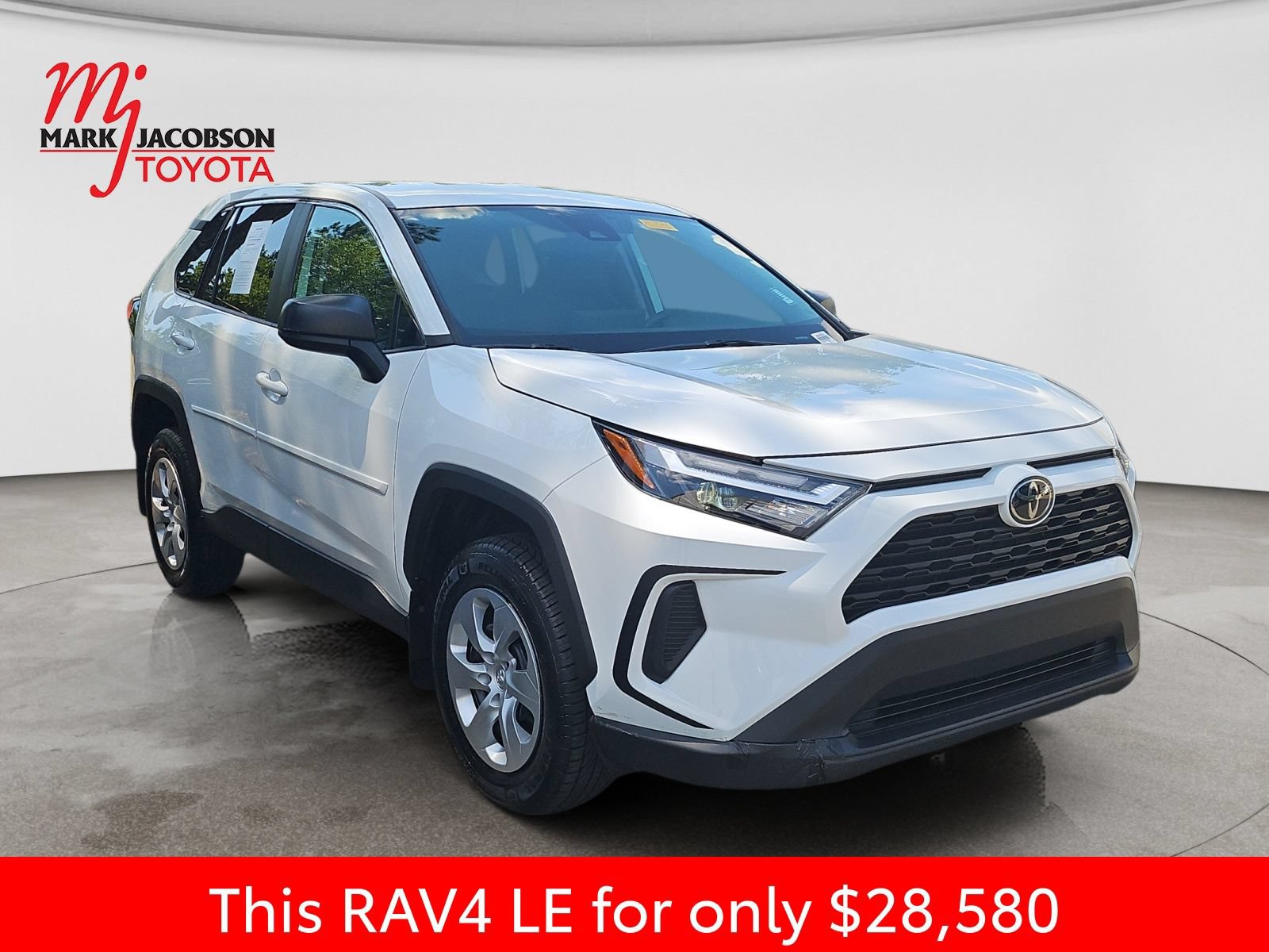 Used 2023 Toyota RAV4 LE AWD/4WD image 5