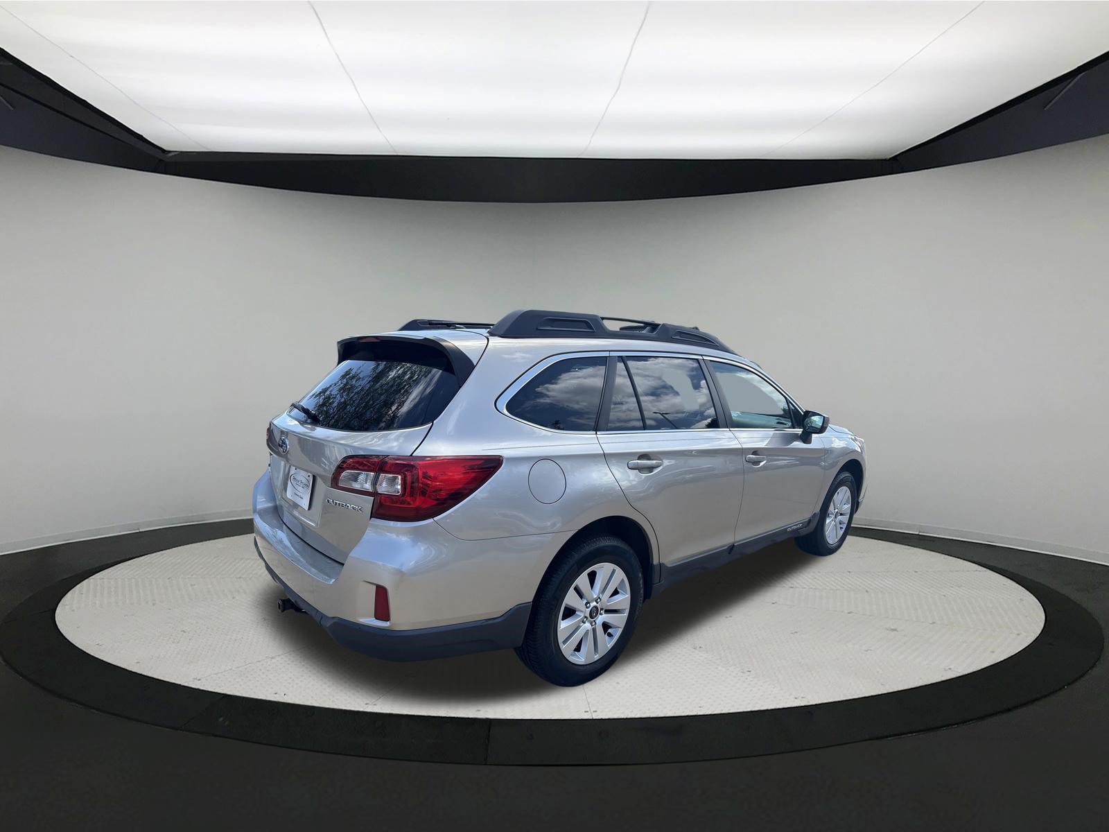 Used 2015 Subaru Outback 2.5i Premium AWD/4WD image 3