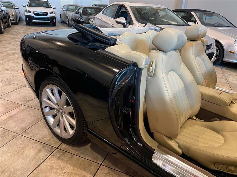 Used 2006 Jaguar XK8 Convertible image 11