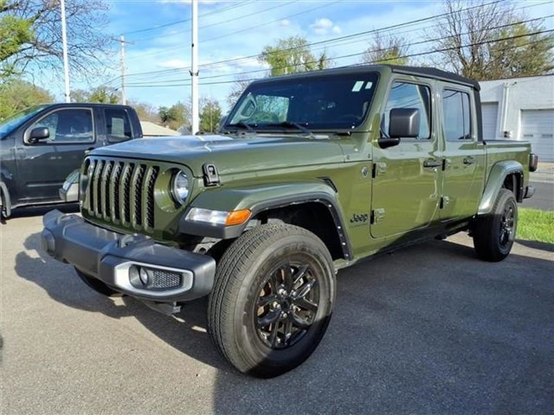 Used 2022 Jeep Gladiator Sport image 2