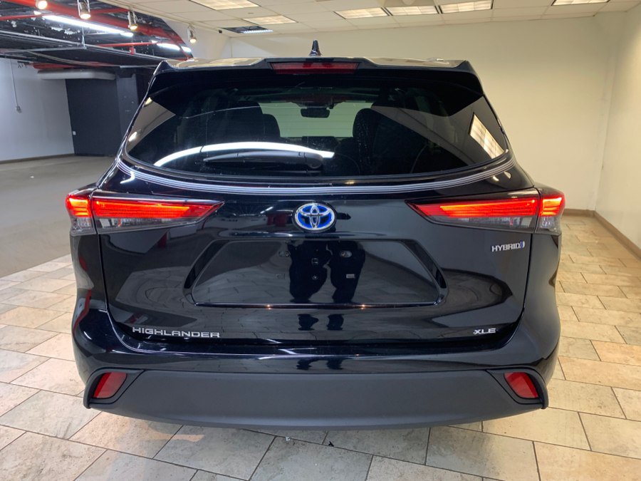 Used 2021 Toyota Highlander XLE AWD/4WD image 7