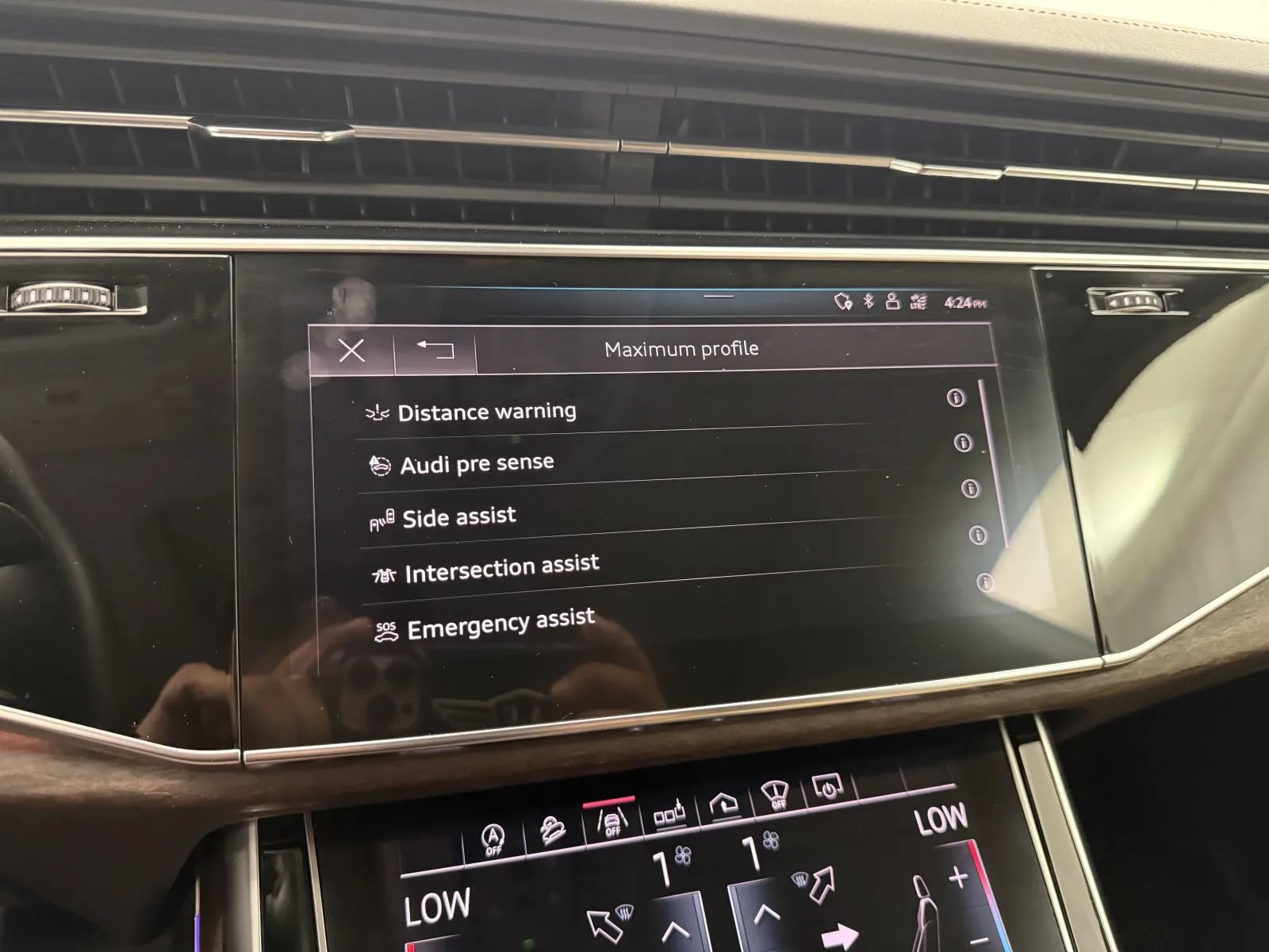 Used 2019 Audi Q8 Prestige w/ Adaptive Chassis Package AWD/4WD image 22