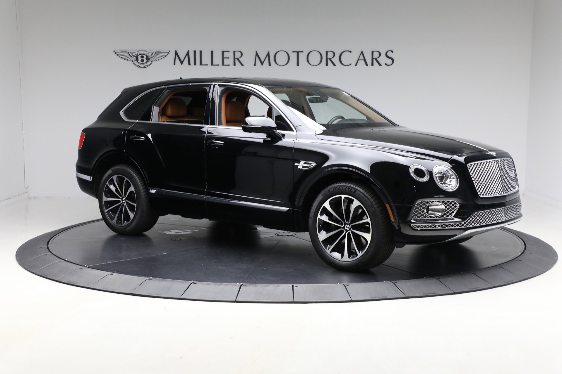 Certified 2018 Bentley Bentayga Onyx Edition image 8