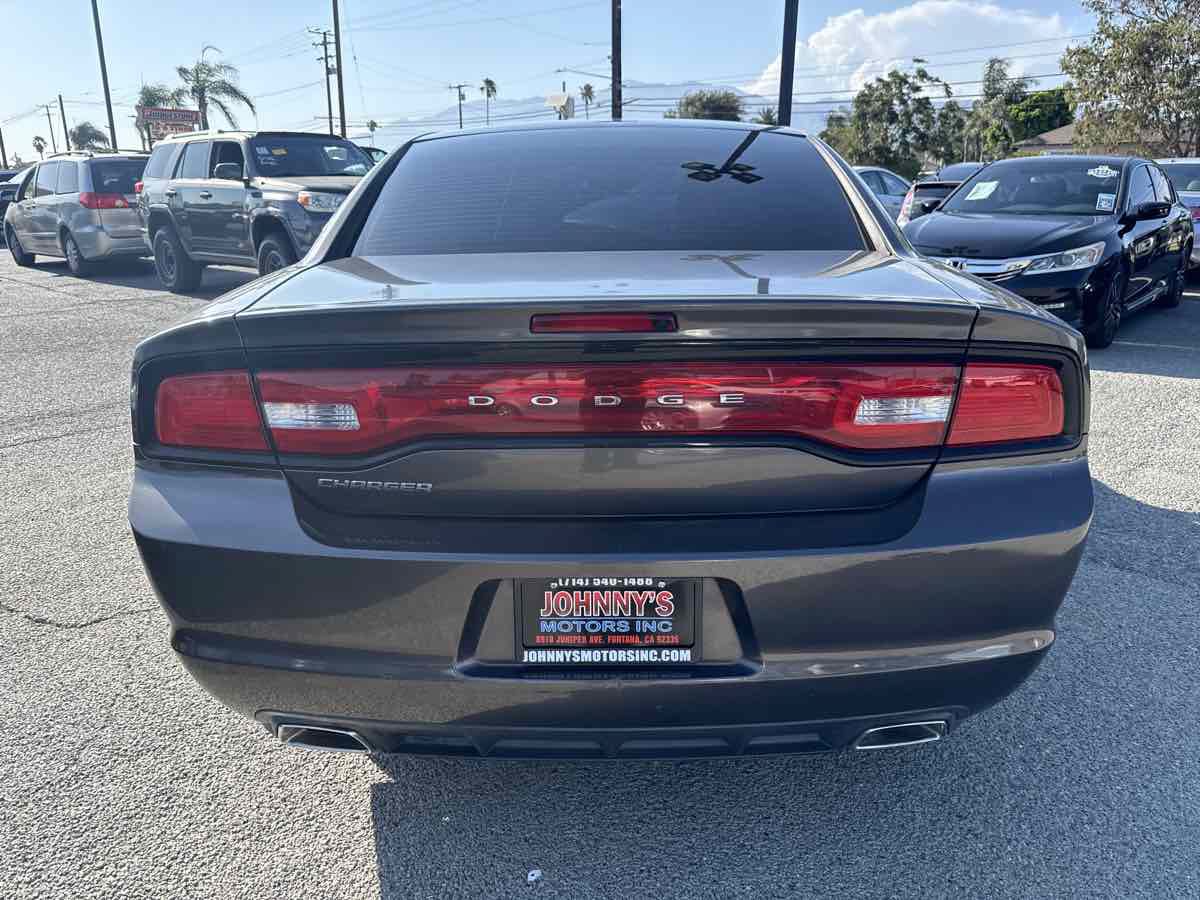 Used 2014 Dodge Charger SE RWD image 4