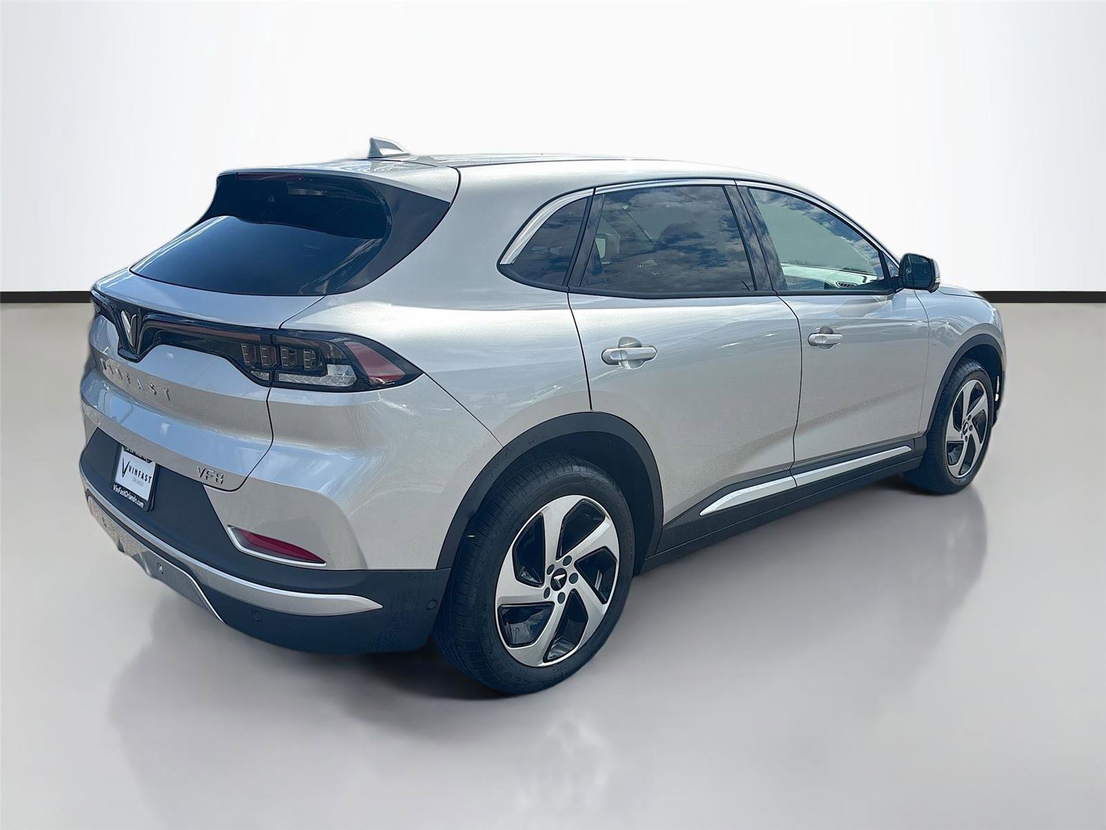 New 2025 VinFast VF 8 Eco AWD/4WD image 7
