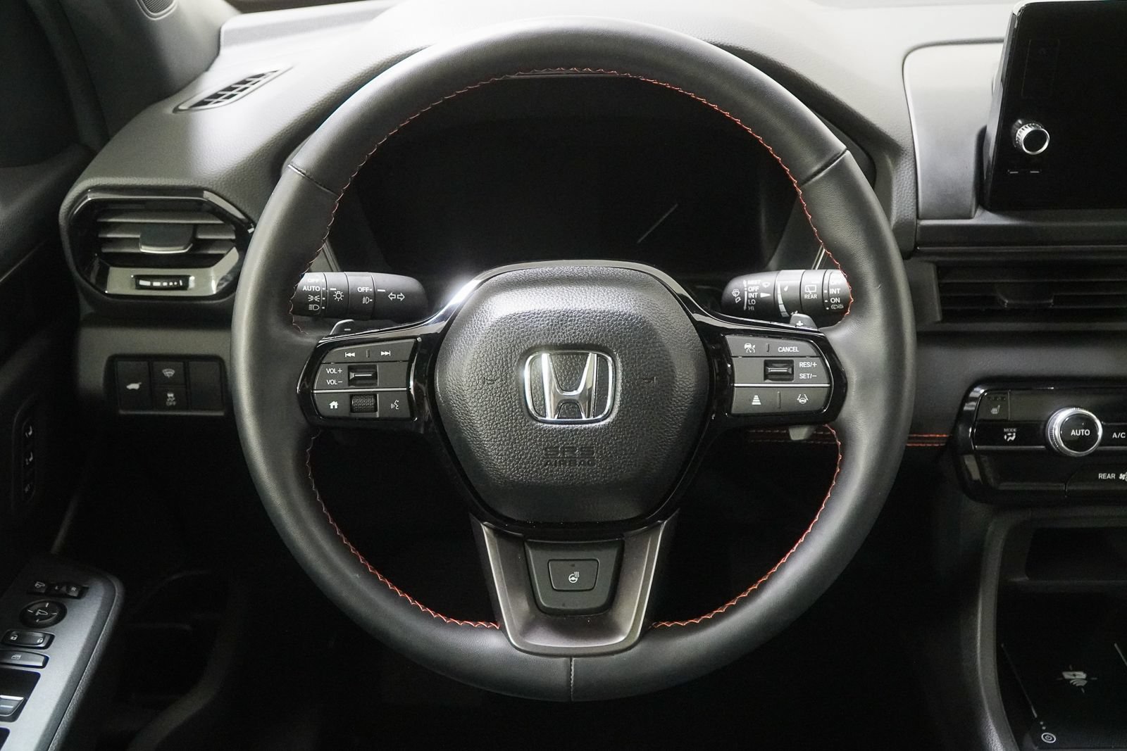 Certified 2025 Honda Pilot TrailSport image 24