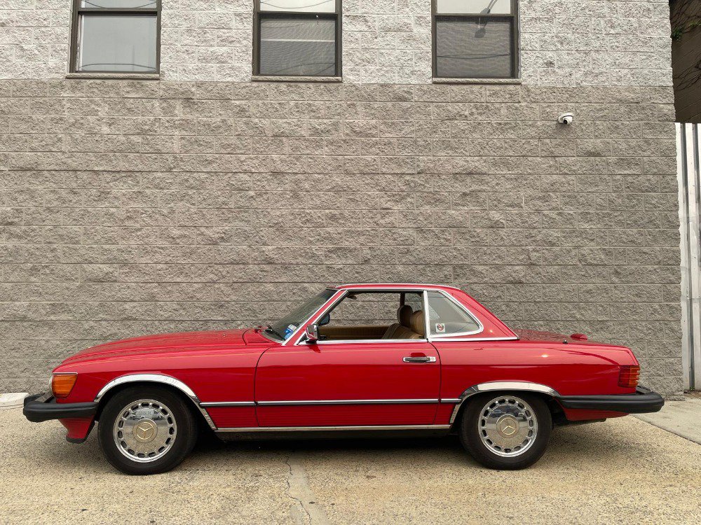 Used 1988 Mercedes-Benz 560 SL image 4
