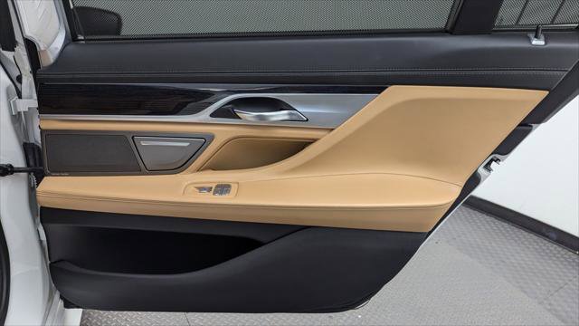 Used 2017 BMW 750i xDrive image 21