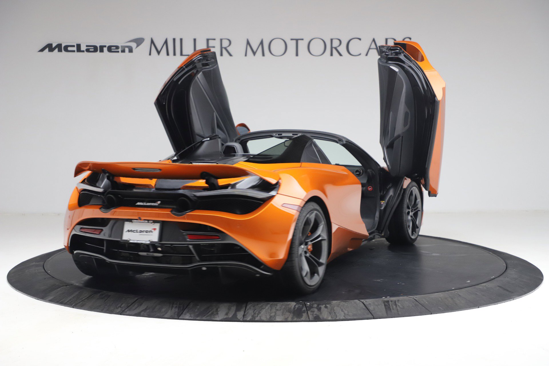 Used 2020 McLaren 720S Spider image 19