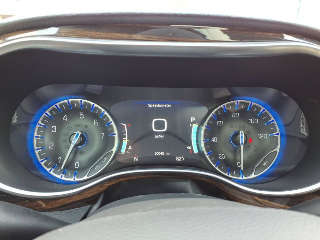 Used 2023 Chrysler Pacifica Limited AWD/4WD image 19