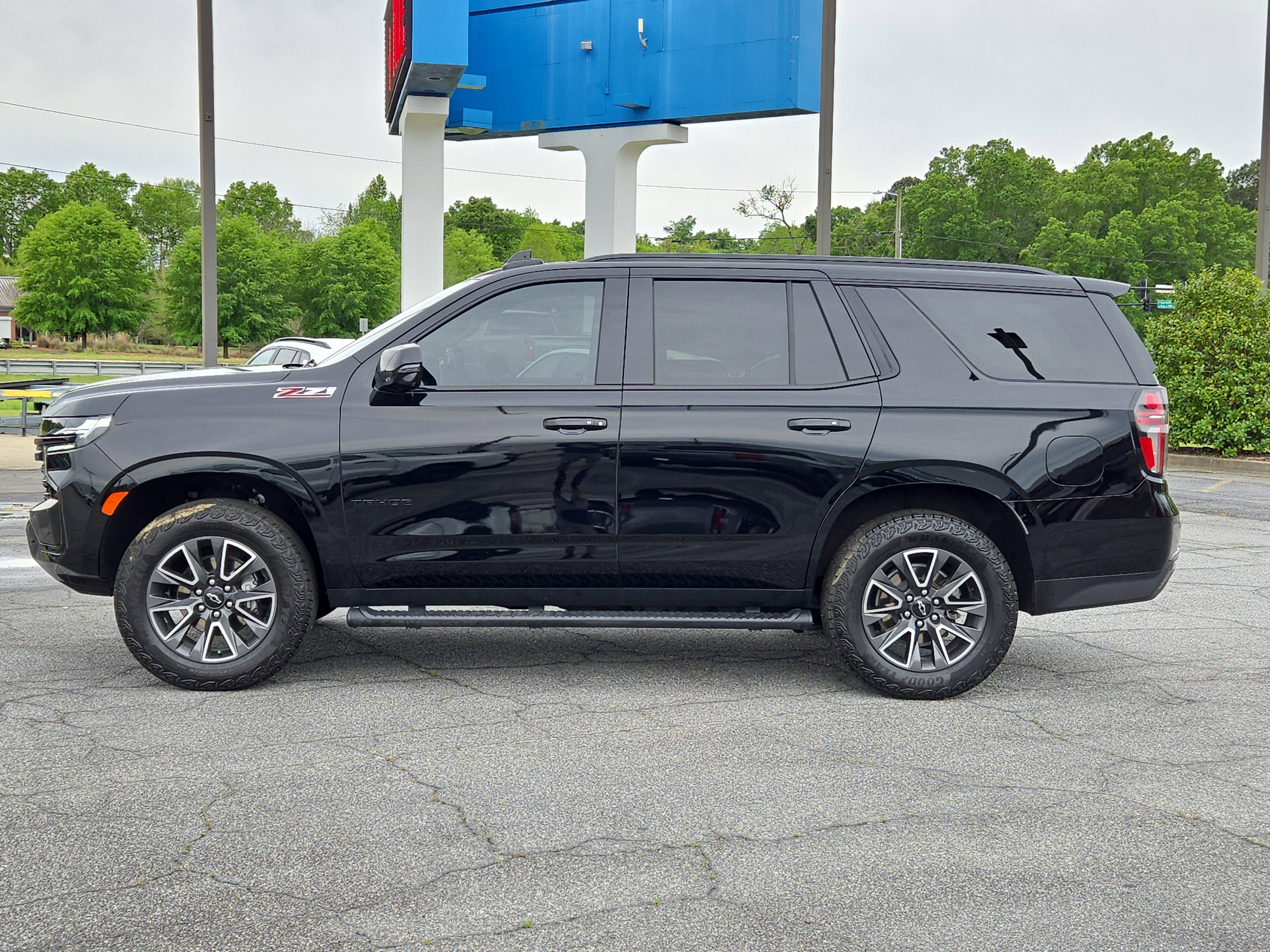 Used 2024 Chevrolet Tahoe Z71 w/ Luxury Package image 14
