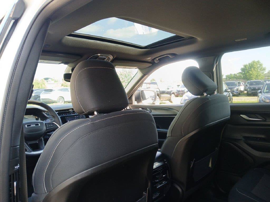Used 2024 Jeep Grand Cherokee L Laredo AWD/4WD image 22