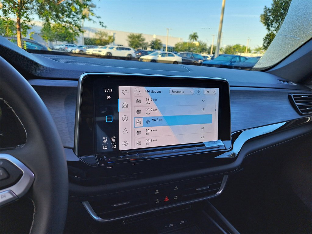 New 2026 Volkswagen Atlas Cross Sport SE image 9