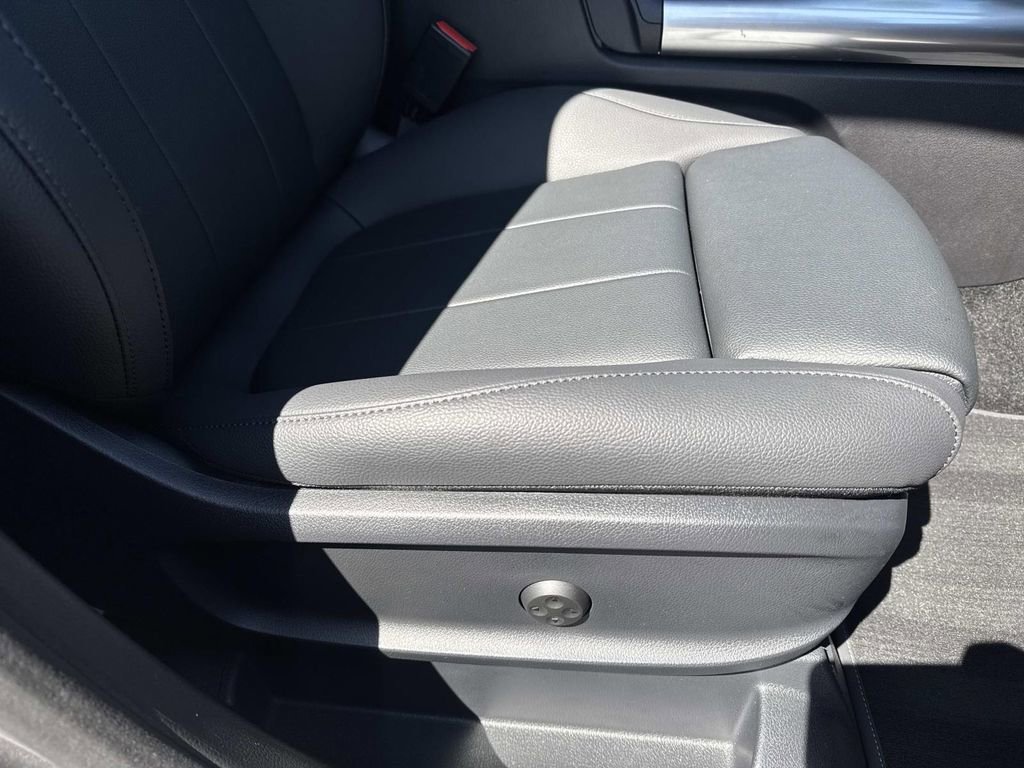 Used 2025 Mercedes-Benz GLA 250 image 11
