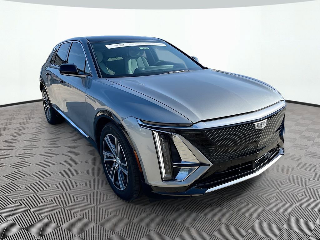 Used 2024 Cadillac Lyriq Luxury w/ LPO, Floor Liner Package AWD/4WD image 3