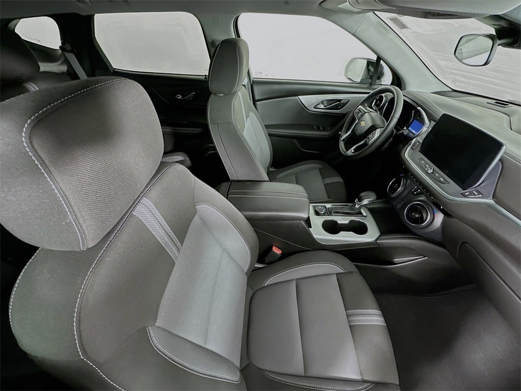 Used 2025 Chevrolet Blazer LT image 26