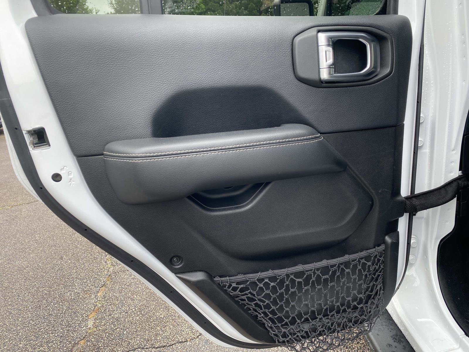 Used 2019 Jeep Wrangler Unlimited Sahara w/ Quick Order Package 24M Moab AWD/4WD image 17