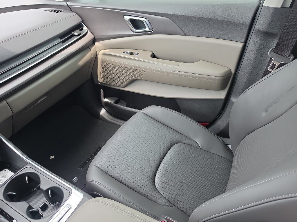 New 2026 Kia Carnival EX FWD image 16