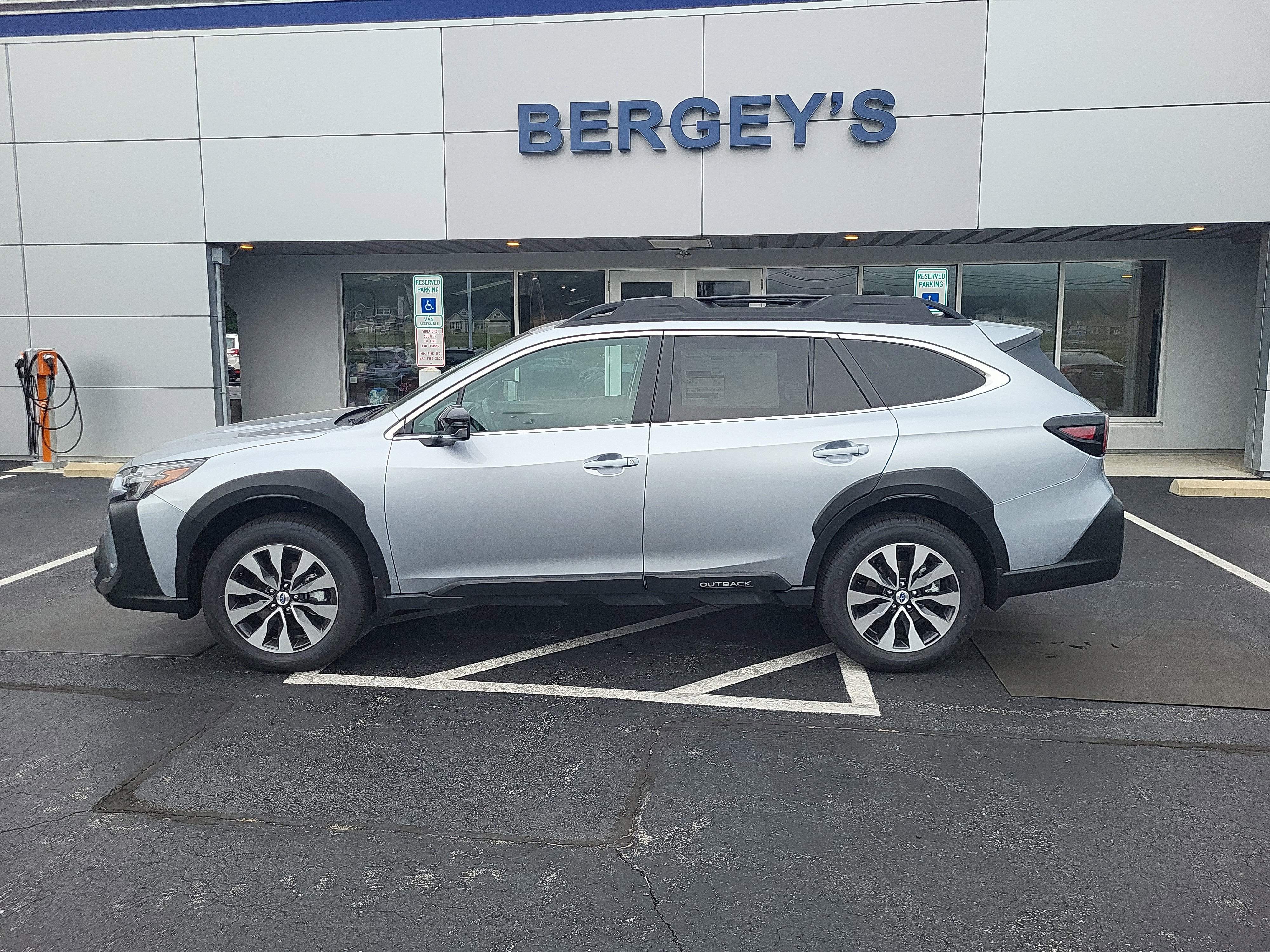 New 2025 Subaru Outback Limited image 2