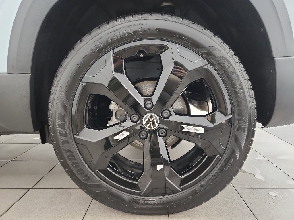 New 2026 Volkswagen Taos SEL image 34