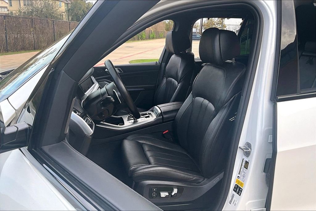 Used 2021 BMW X5 xDrive40i w/ M Sport Package image 31