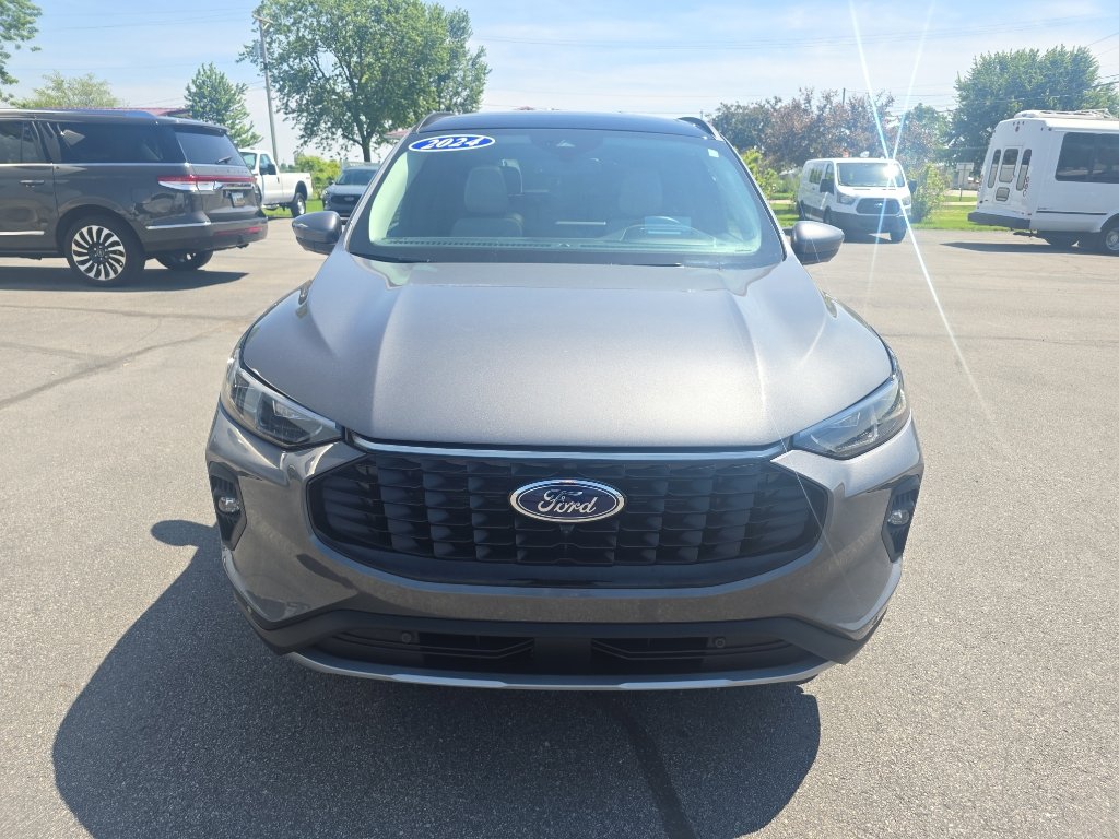 Used 2024 Ford Escape SE w/ PHEV Premium Package FWD image 3