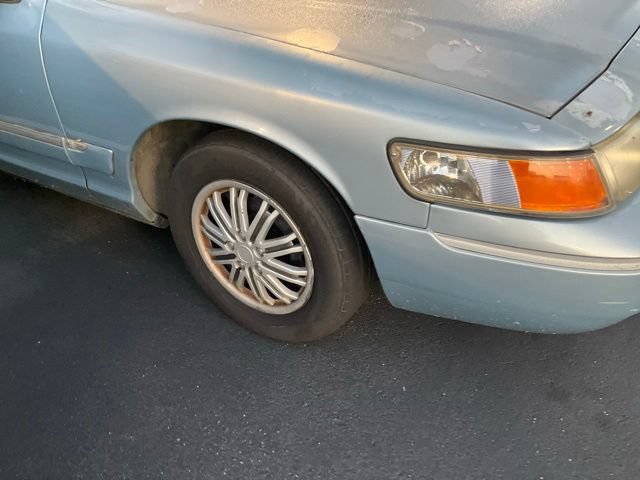 Used 2002 Mercury Grand Marquis GS RWD image 2